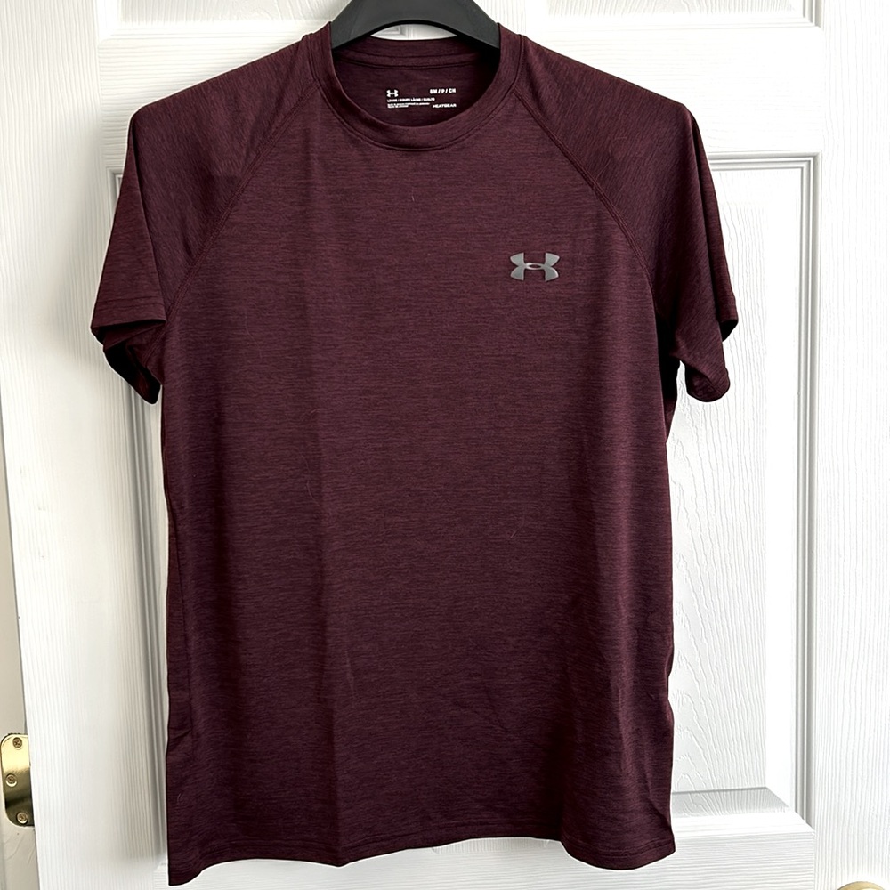 Under Armour Loose HeatGear Short Sleeve Athletic Work Out Running Shirt